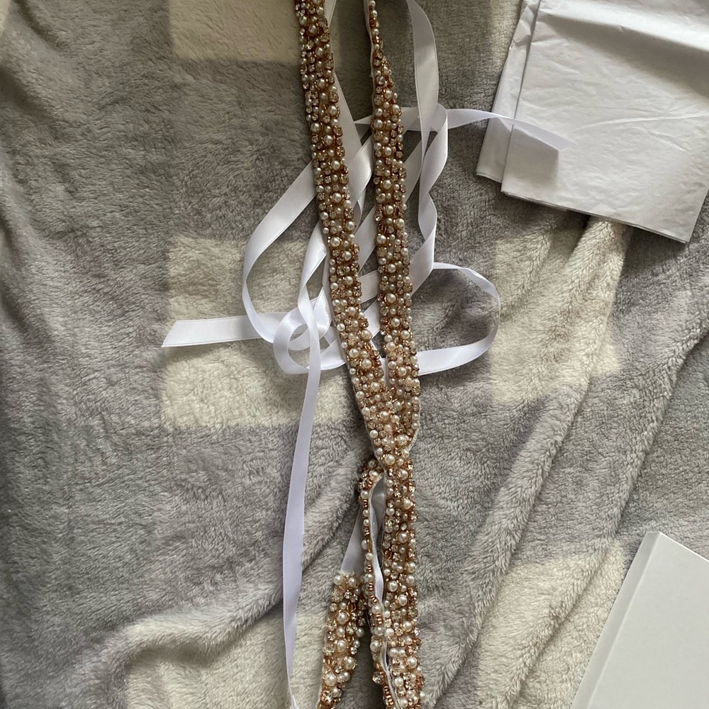 Wedding dress belt